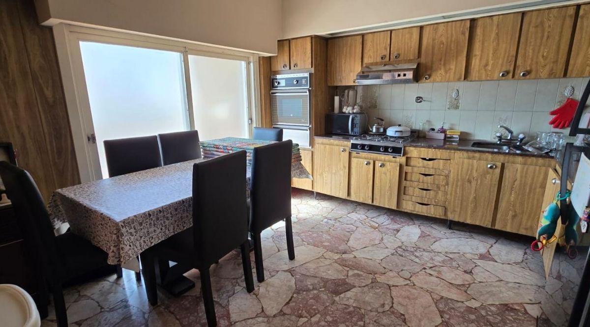 Foto de Venta de Casa 7 AMBIENTES O MAS en Villa Luzuriaga,, imagen 4