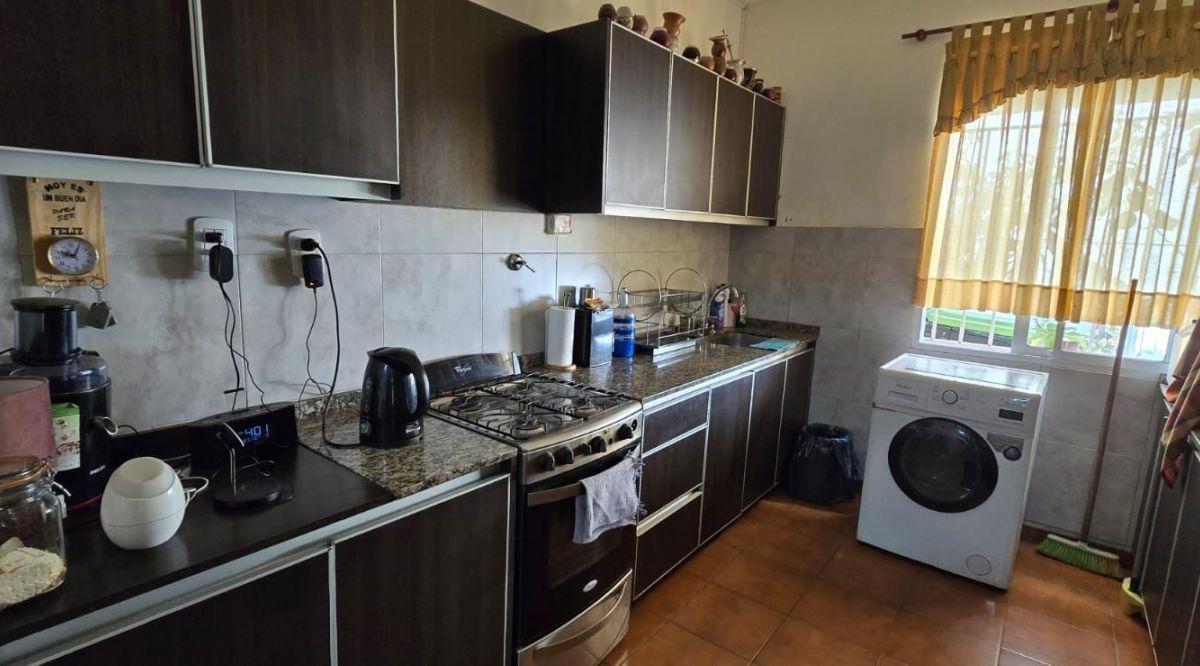 Venta de Casa 7 AMBIENTES O MAS en Villa Luzuriaga,