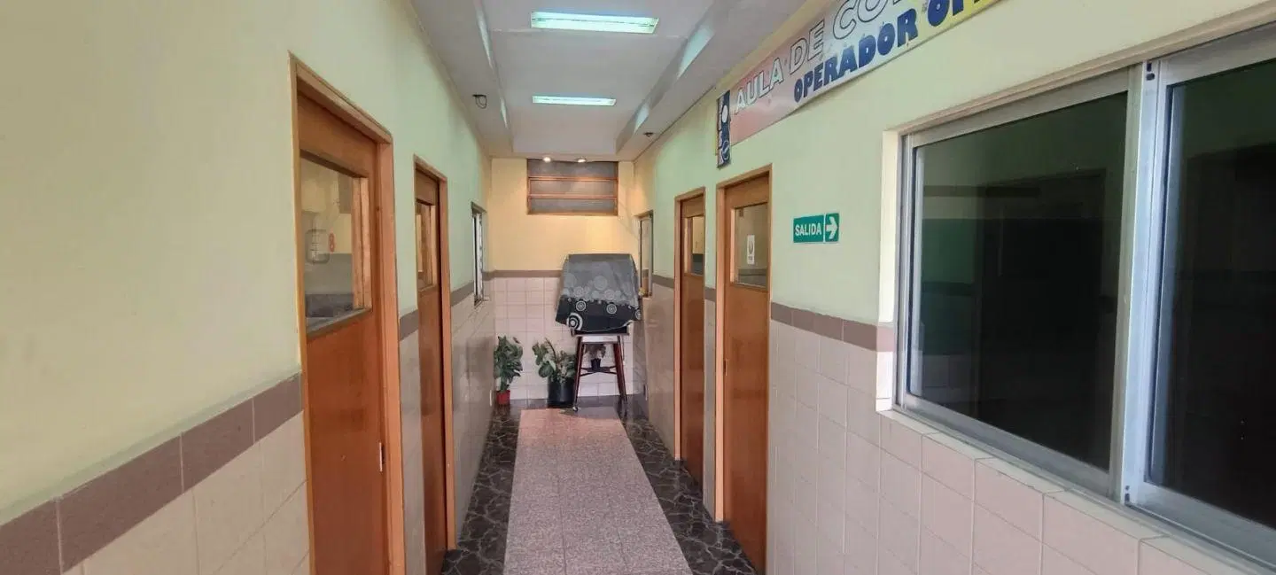 ALQUILER - ESPACIO COMERCIAL / INSTITUTO EN SAN JUSTO 4