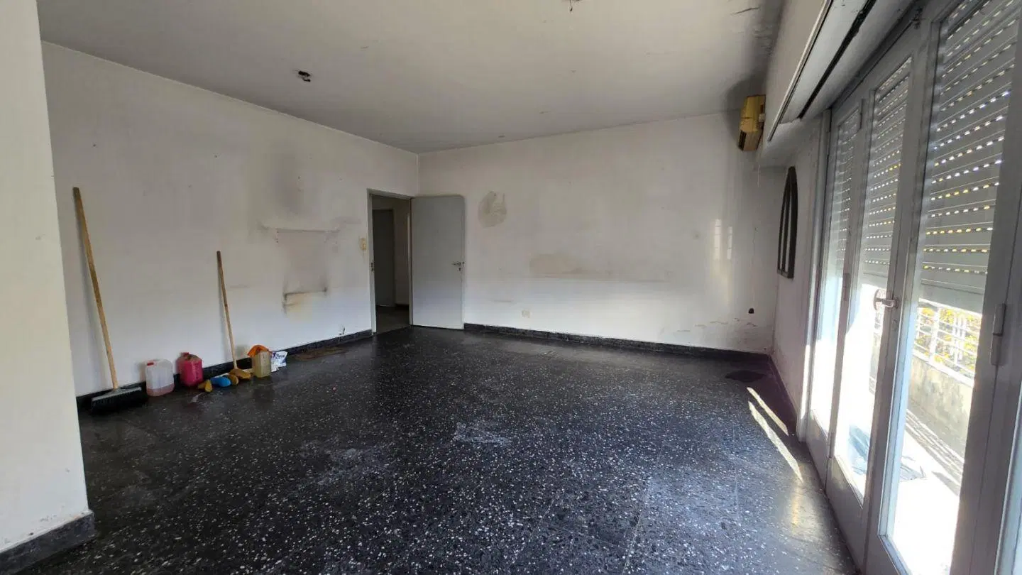 Venta de Casa 4 Ambientes c/Local en Lomas del Mirador, 4