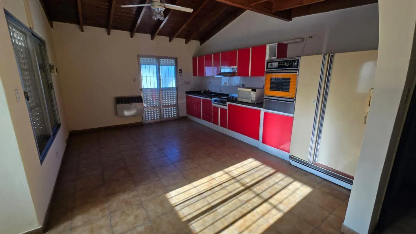 ALQUILER - AMPLIO PH 3 AMBIENTES AL FRENTE CON BALCÓN, PATIO Y LAVADERO - LA TABLADA 3