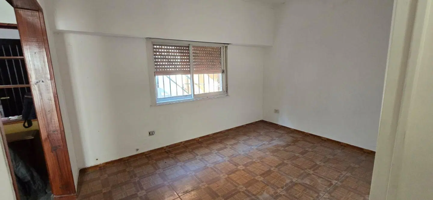 Alquiler de Casa 4 AMBIENTES en Isidro Casanova, 3