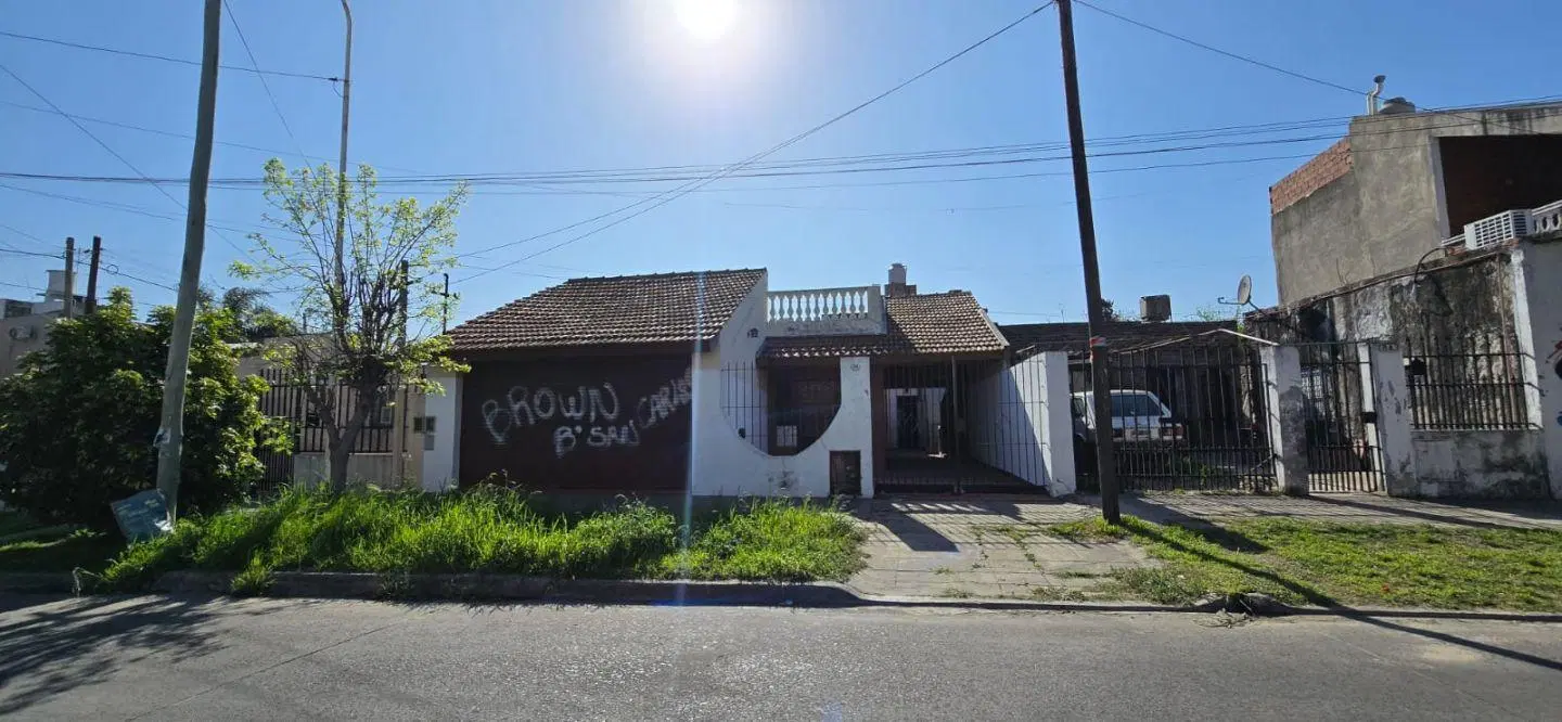 Alquiler de Casa 4 AMBIENTES en Isidro Casanova, 8