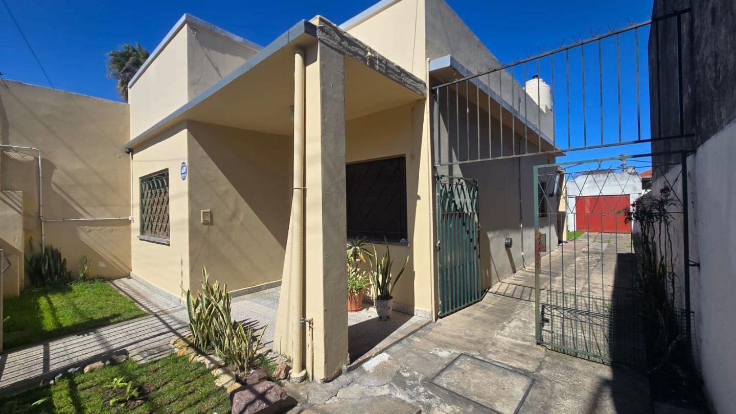Foto de VENTA DE CASA 3 AMBIENTES EN LOTE PROPIO - San Justo, imagen 4