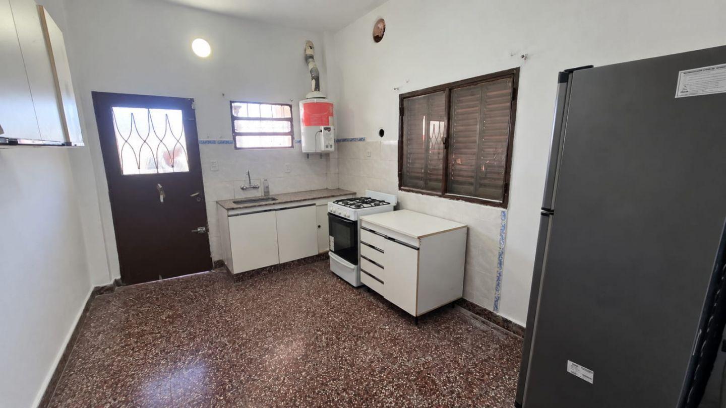 Foto de VENTA DE CASA 3 AMBIENTES EN LOTE PROPIO - San Justo, imagen 1