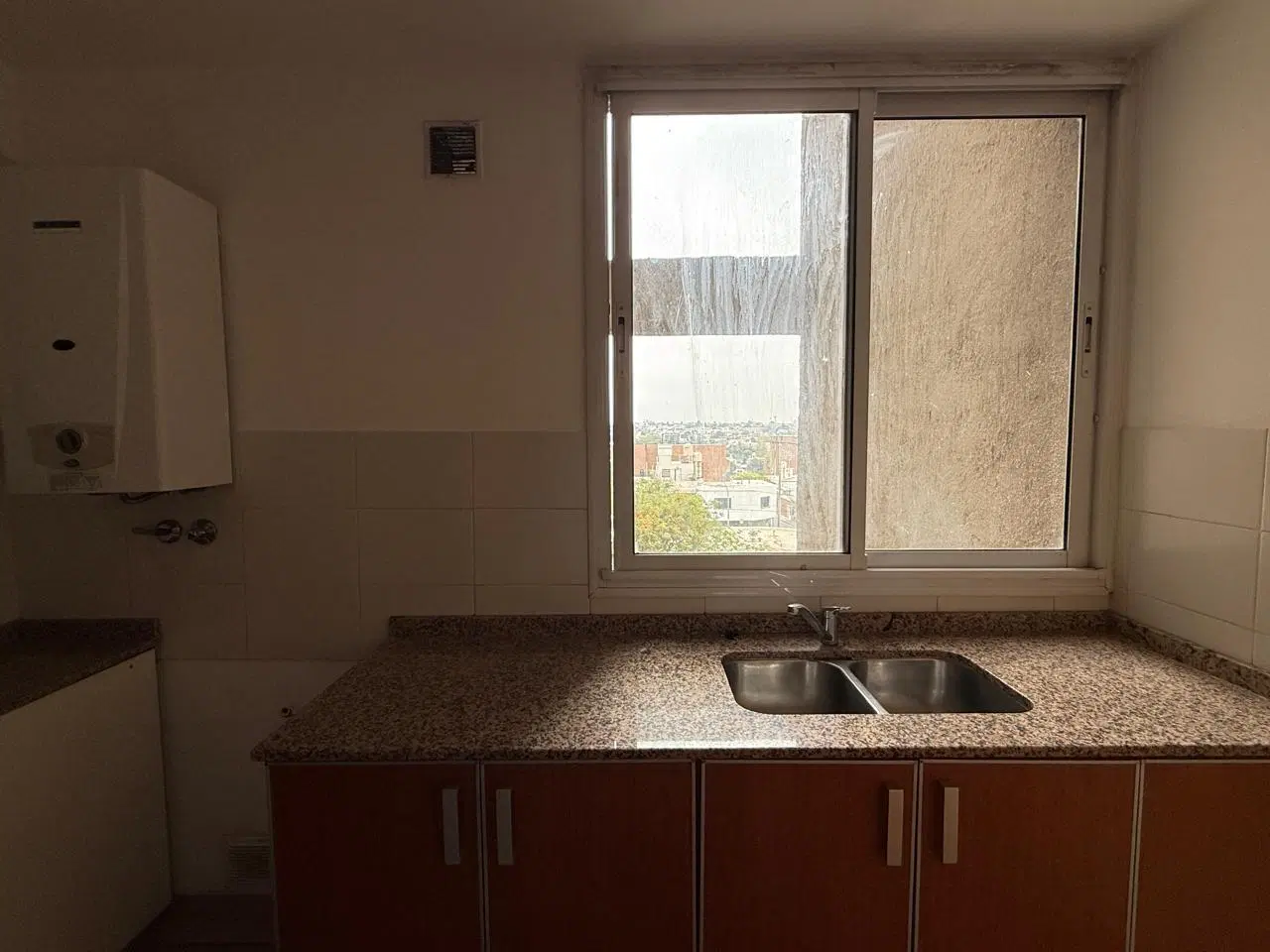 Nva Cba en alquiler 4to piso externo c/balcon!!! 4