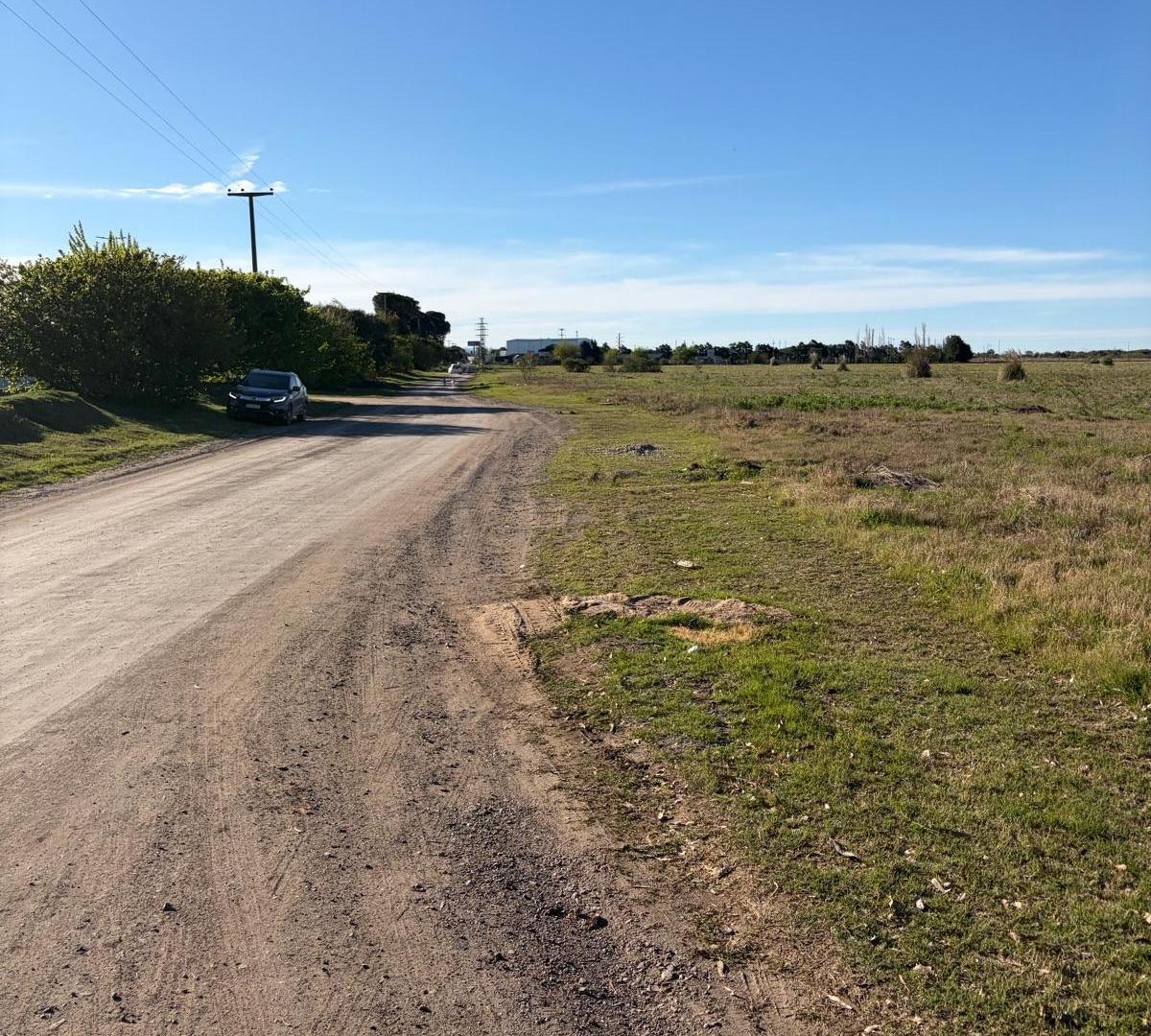 Foto de Fraccion con Escritura, pegada a Campo Norte!!!, imagen 3