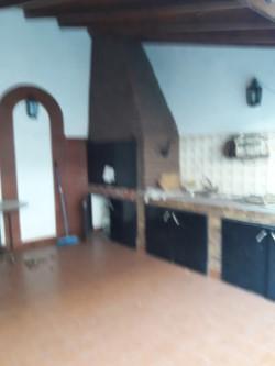Chalet 4 ambientes , cochera y dependencia. Fondo.