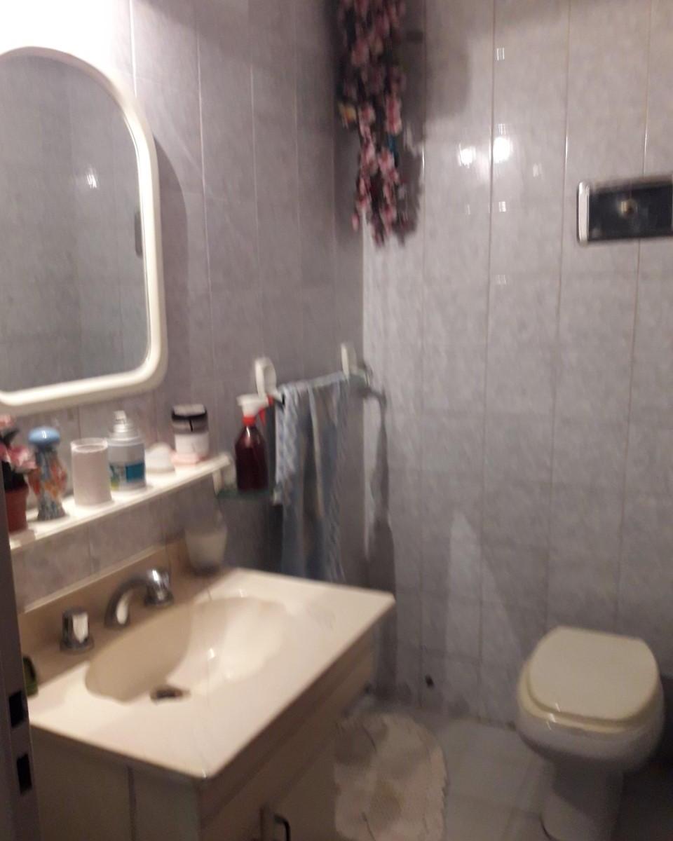 Foto de Chalet 4 ambientes , cochera y dependencia. Fondo., imagen 4