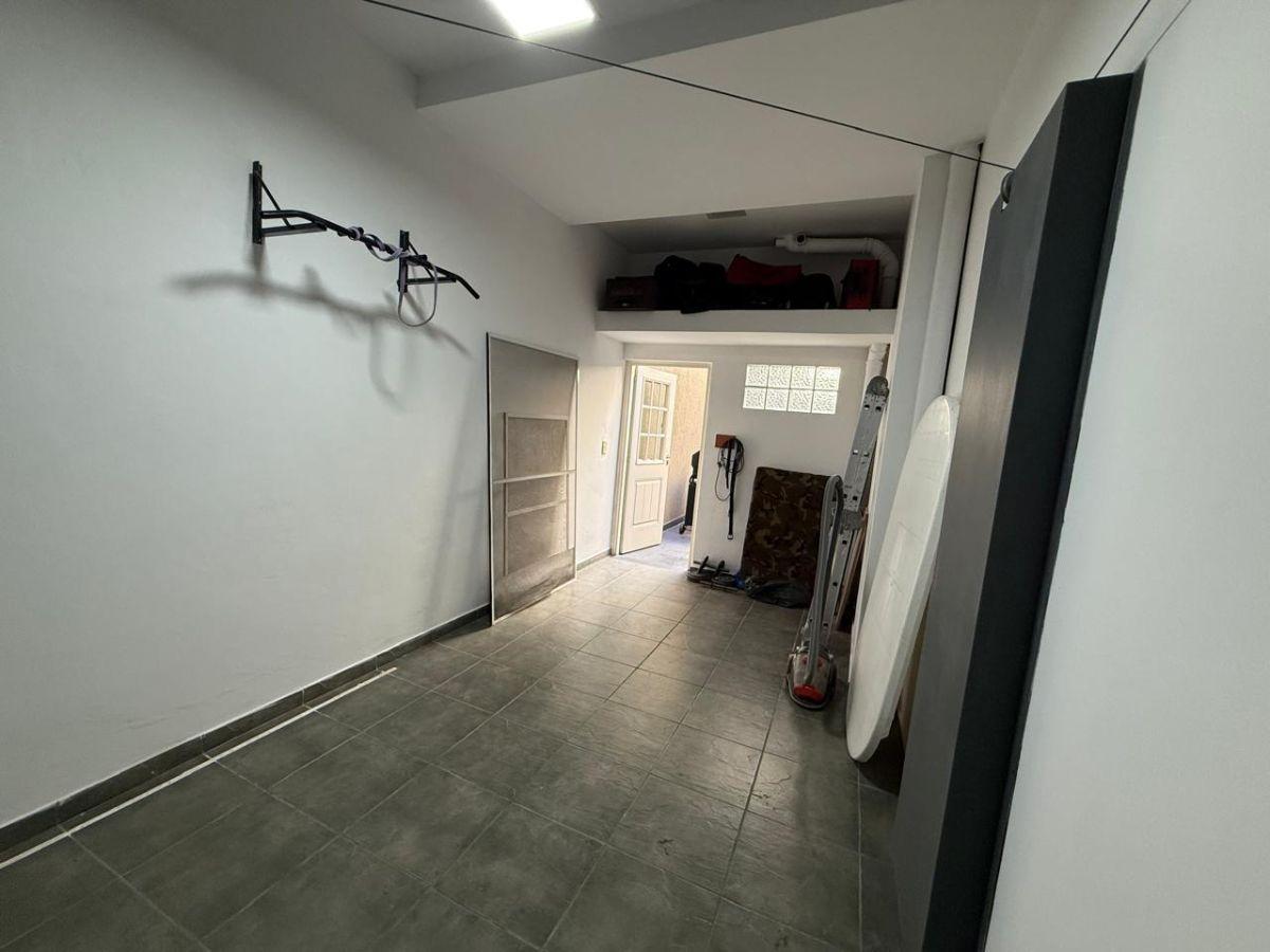 Foto de CASA 5 AMB EN ESQUINA PATIO Y GARAGE, MURGUIONDO 504 LINIERS, imagen 2