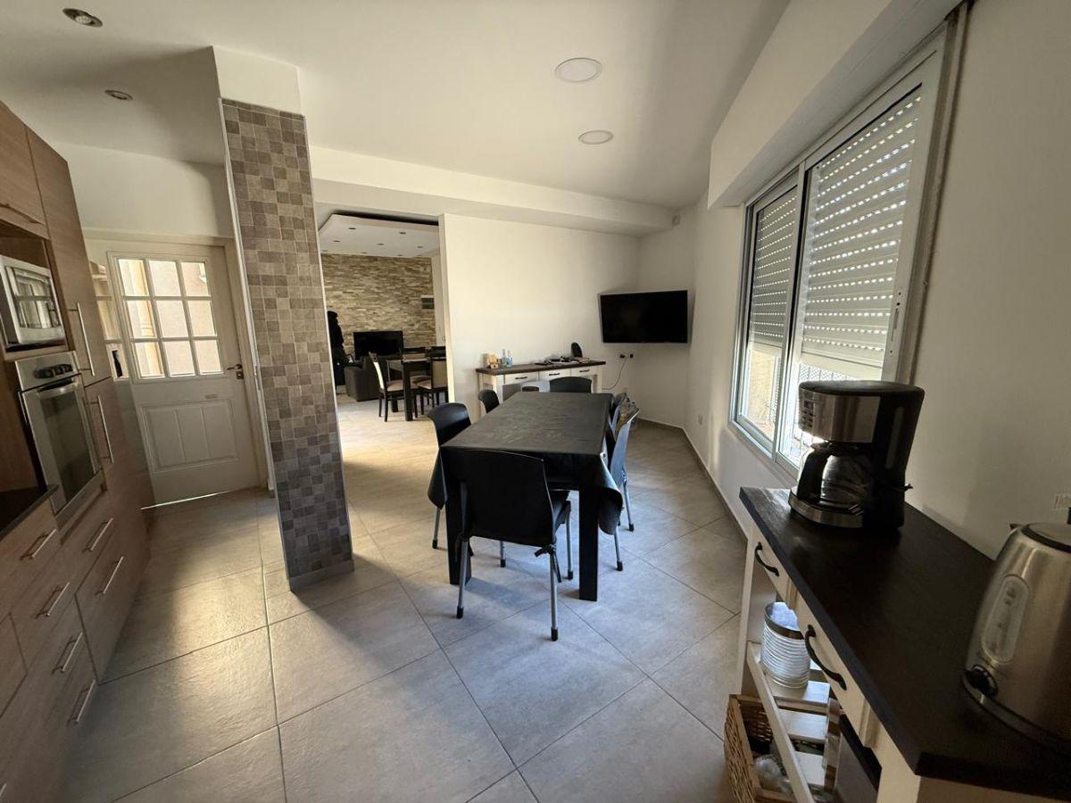 Foto de CASA 5 AMB EN ESQUINA PATIO Y GARAGE, MURGUIONDO 504 LINIERS, imagen 3