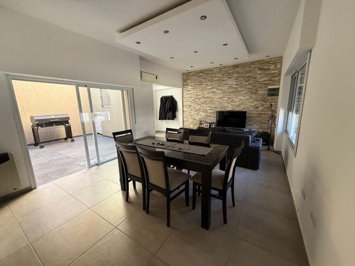 Foto de CASA 5 AMB EN ESQUINA PATIO Y GARAGE, MURGUIONDO 504 LINIERS, imagen 4