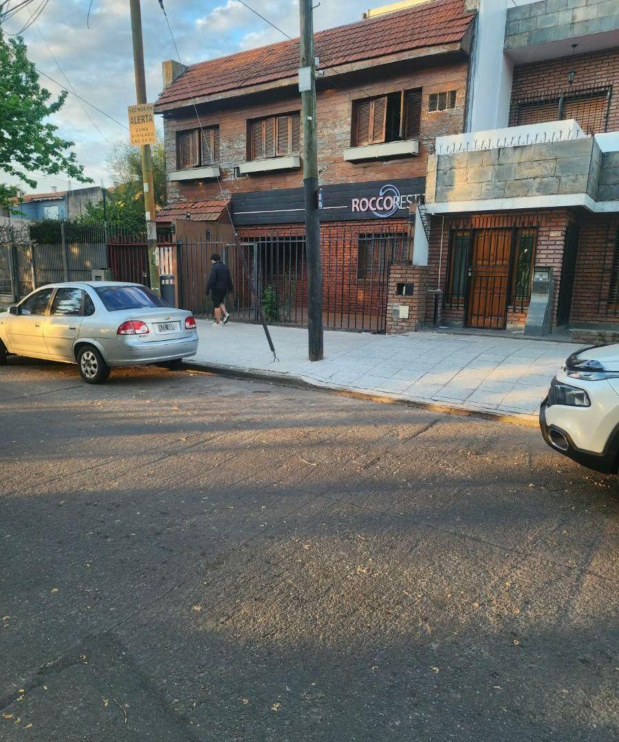 Foto de Casa multifamiliar, DOS de 3AMB y UNO de 2 AMB, COCHERA .-LINIERS, imagen 4