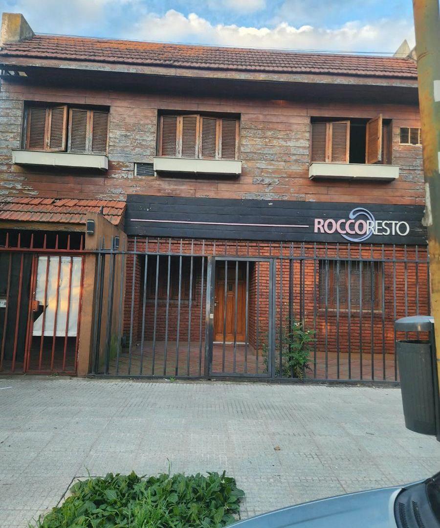 Foto de Casa multifamiliar, DOS de 3AMB y UNO de 2 AMB, COCHERA .-LINIERS, imagen 2