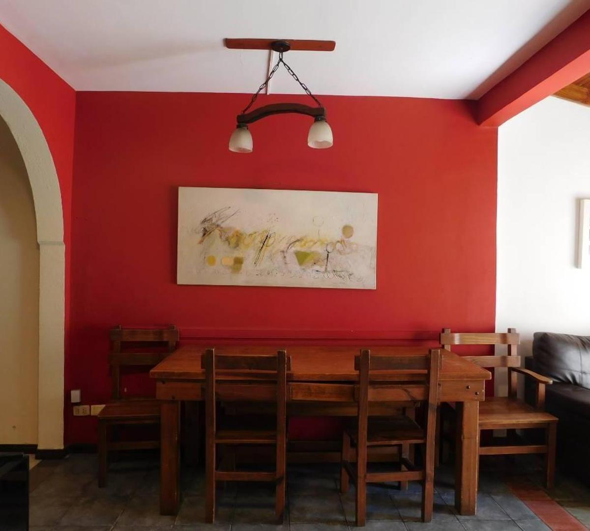 CASA CON 3 DORM y PLAYROOM, QUINCHO CUBIERTO CON ENTREPISO