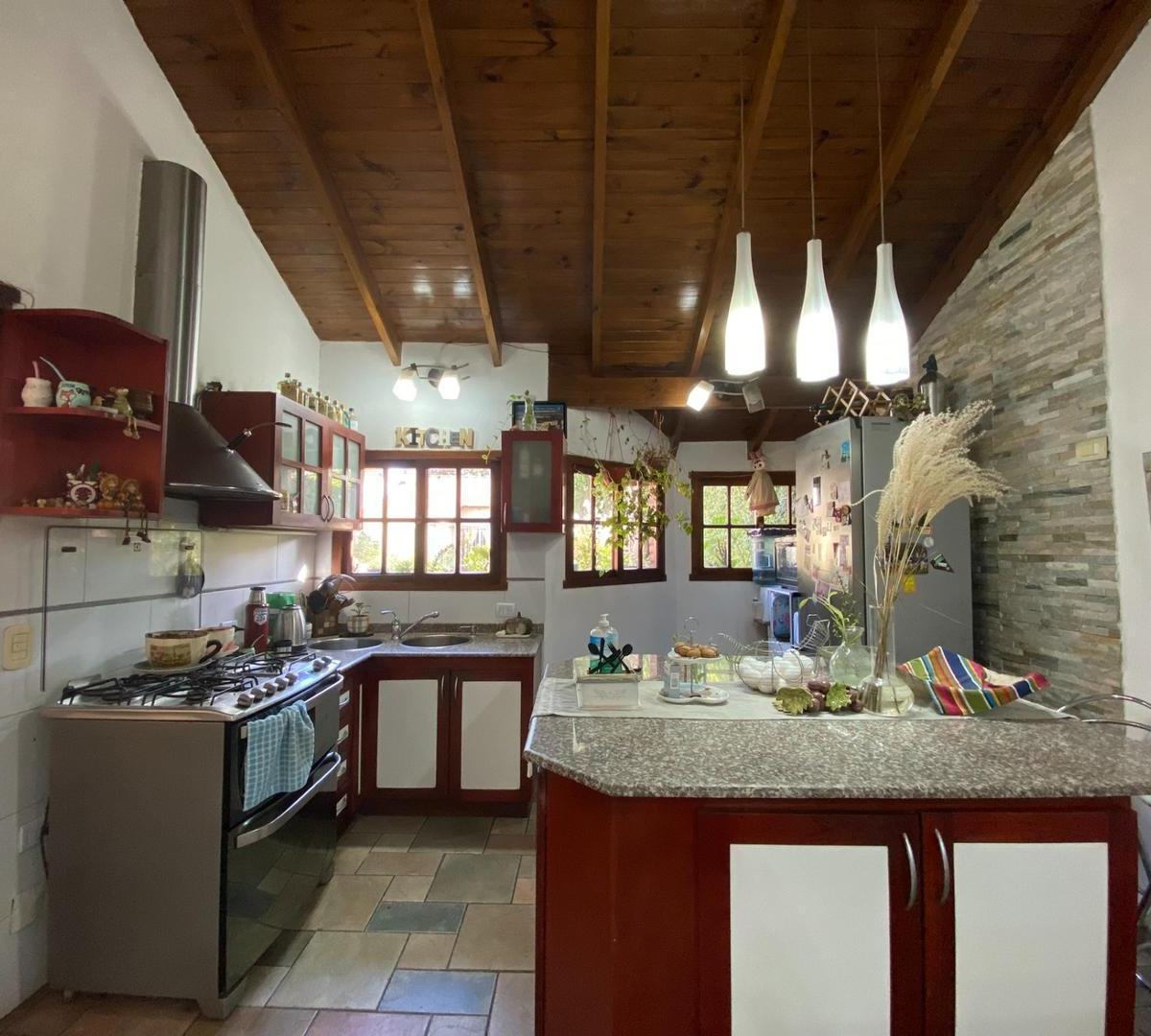 DON TORCUATO - CASA 3 DORM - GRAN QUINCHO - PILETA - LOCAL