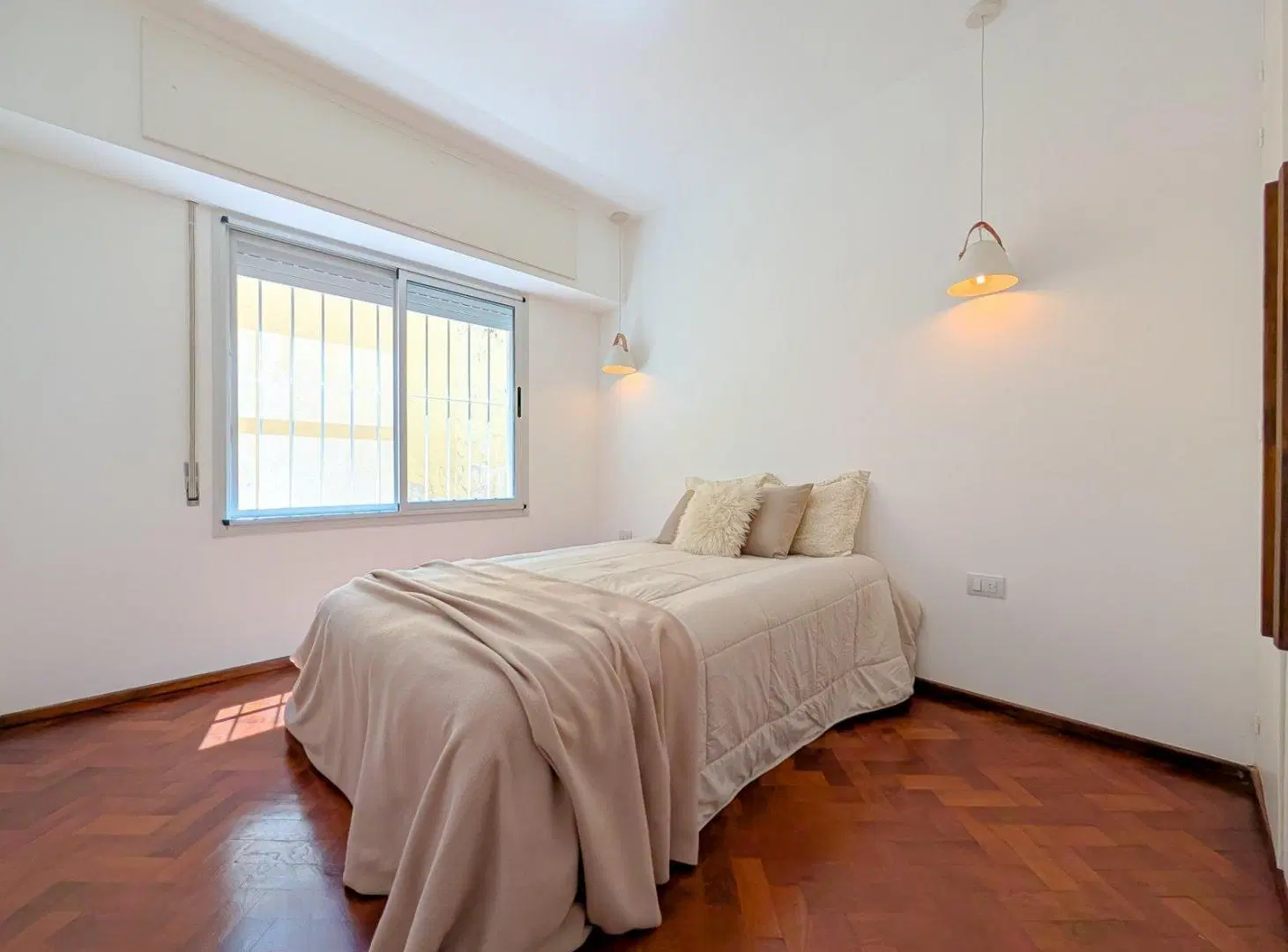 VENTA CASA DE PASILLO 100% RECICLADA - ABASTO 4