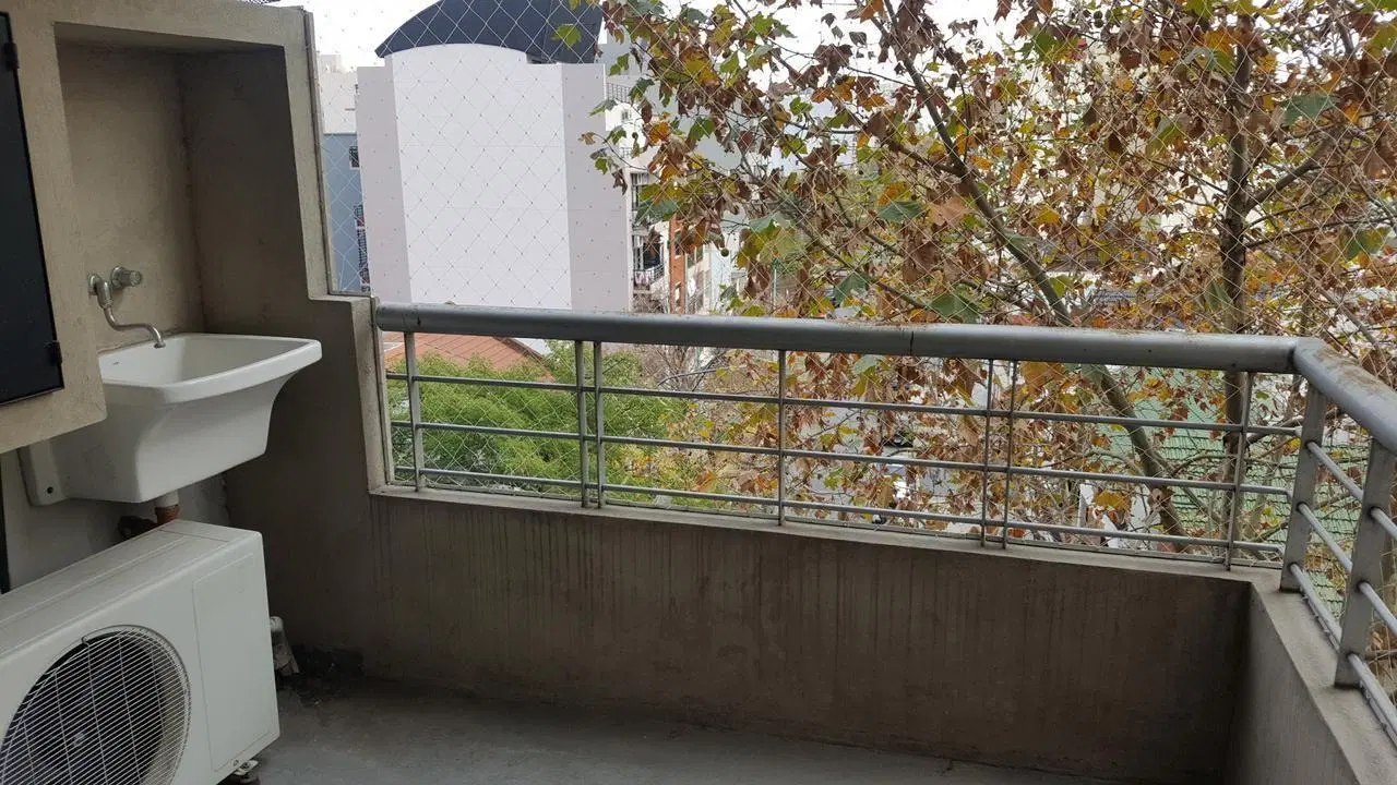 ALQUILER SEMIPISO DE 3 AMBIENTES AL FRENTE CON COCHERA EN VILLA URQUIZA 1