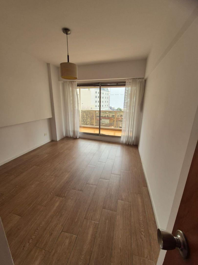 Foto de ALQUILER DEPARTAMENTO 4 AMBIENTES CON AMPLIA COCHERA FIJA Y CUBIERTA, imagen 2