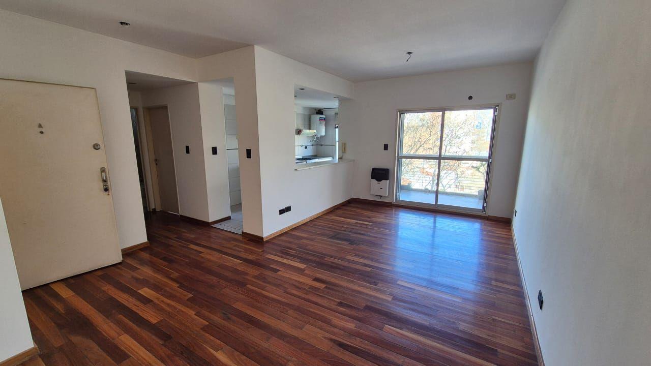 Foto de ALQUILER DEPARTAMENTO DOS AMBIENTES CON BALCON AL FRENTE VILLA DEVOTO, imagen 1