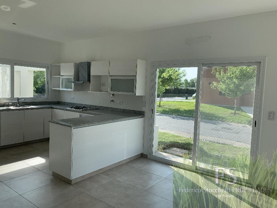 Foto de Venta Casa Las Tipas Nordelta 3 Dormitorios Escritorio y Dependencia, imagen 3