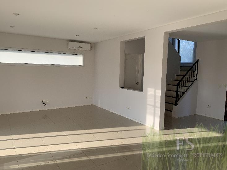 Foto de Alquiler Permanente CASA de 3 dormitorios Play o 4to Dormitorio y, imagen 1