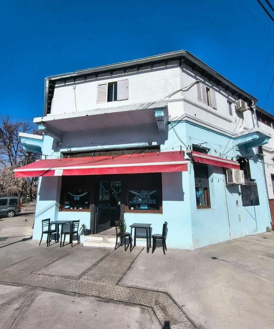 VENTA LOCAL EN ESQUINA SIN EXPENSAS 4