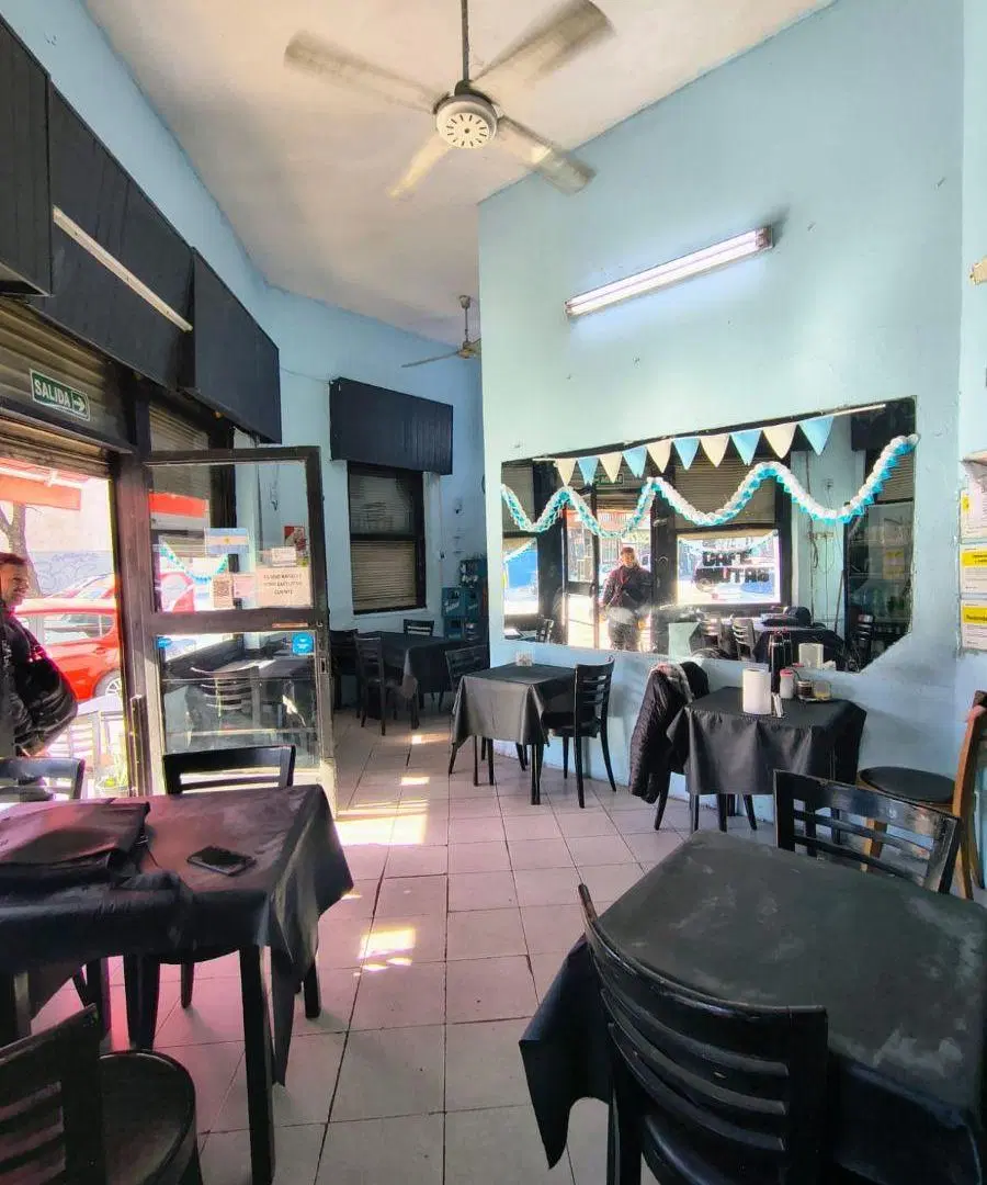 VENTA LOCAL EN ESQUINA SIN EXPENSAS 8