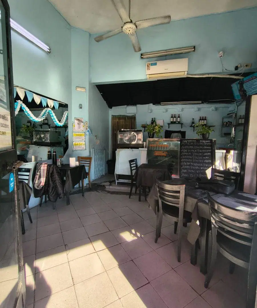VENTA LOCAL EN ESQUINA SIN EXPENSAS 2