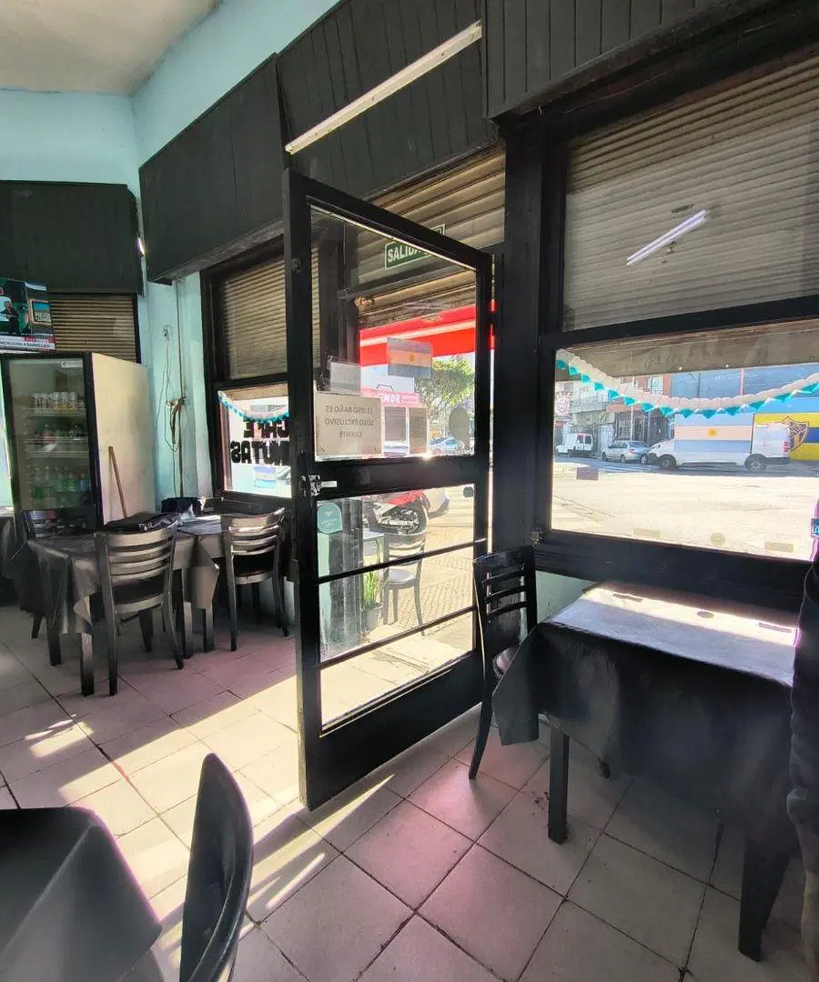 VENTA LOCAL EN ESQUINA SIN EXPENSAS 3