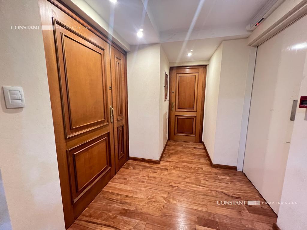 Departamento en venta con cochera de 3 dorm. en La Plata