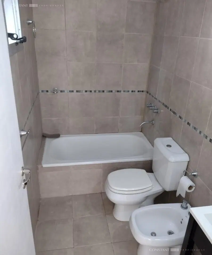 Departamento en venta 1 dormitorio con cochera en La Plata 2