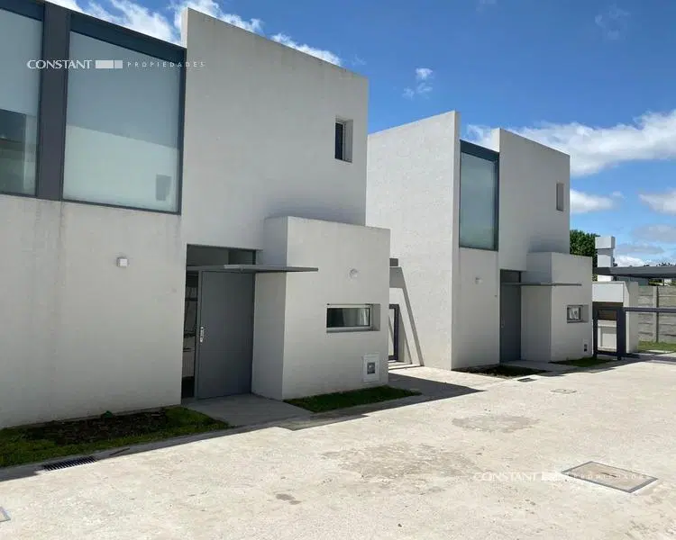 Duplex en venta 2 dormitorios con cochera en City Bell 5