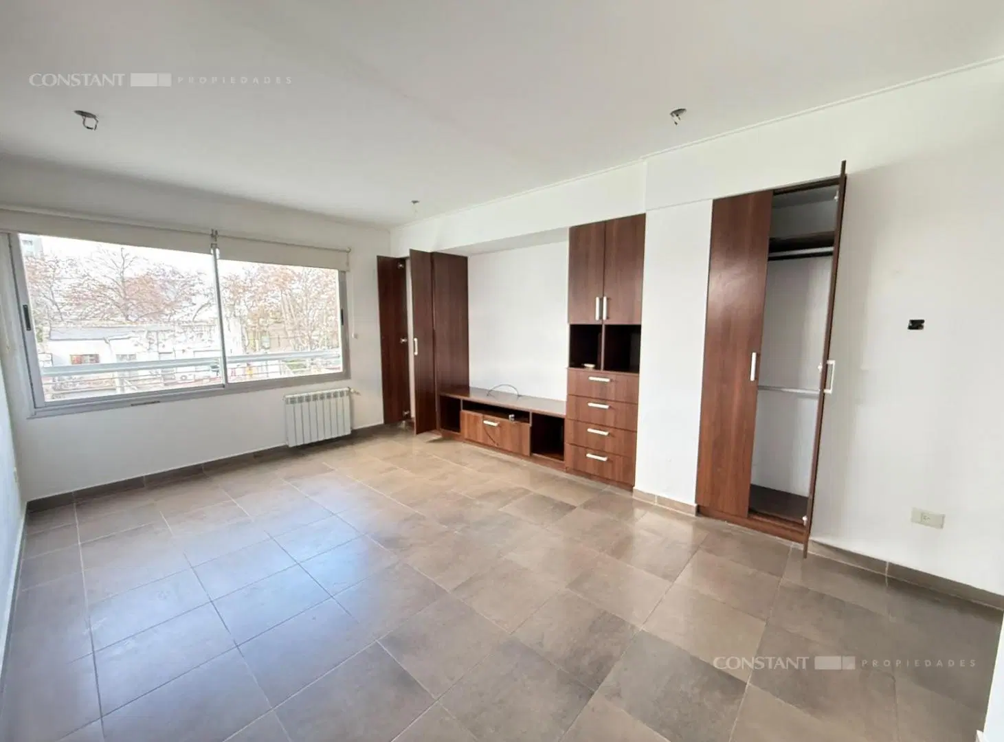 Departamento en venta de 2 dormitorios con cochera en La Plata 3