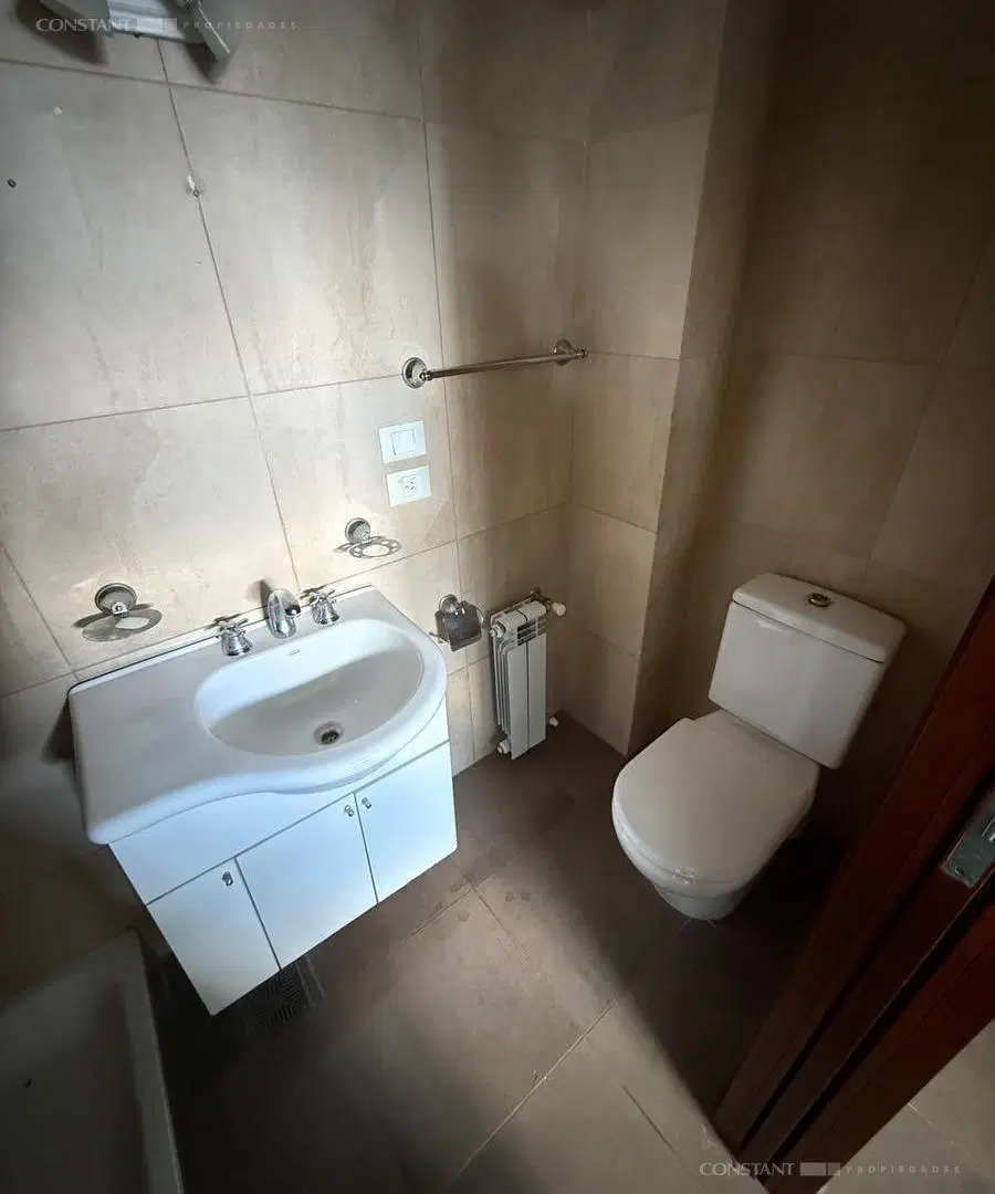 Departamento en venta de 2 dormitorios con cochera en La Plata 6