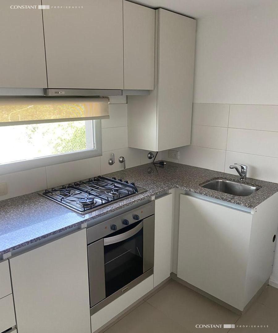 Foto de Departamento en alquiler de dos dormitorios con cochera, imagen 2