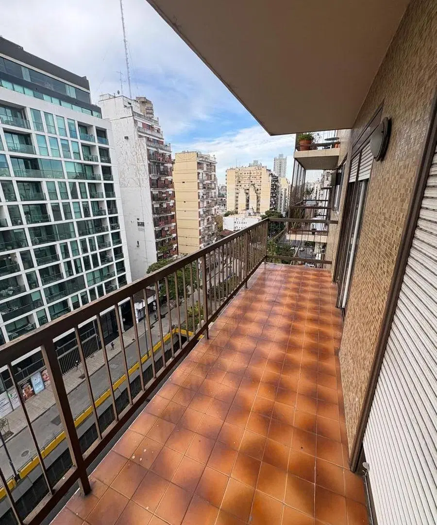 3 amb a la calle con balcón y cochera 2