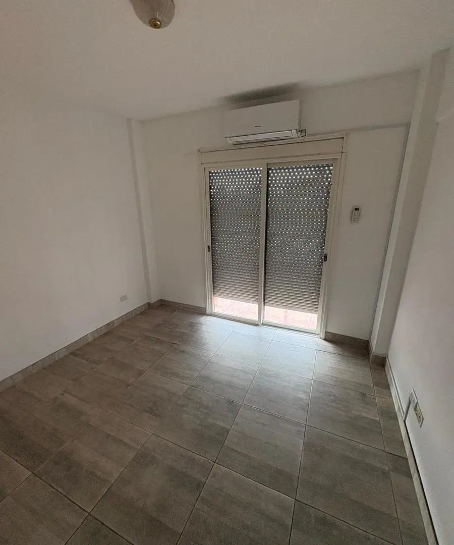3 amb a la calle con balcón y cochera 1