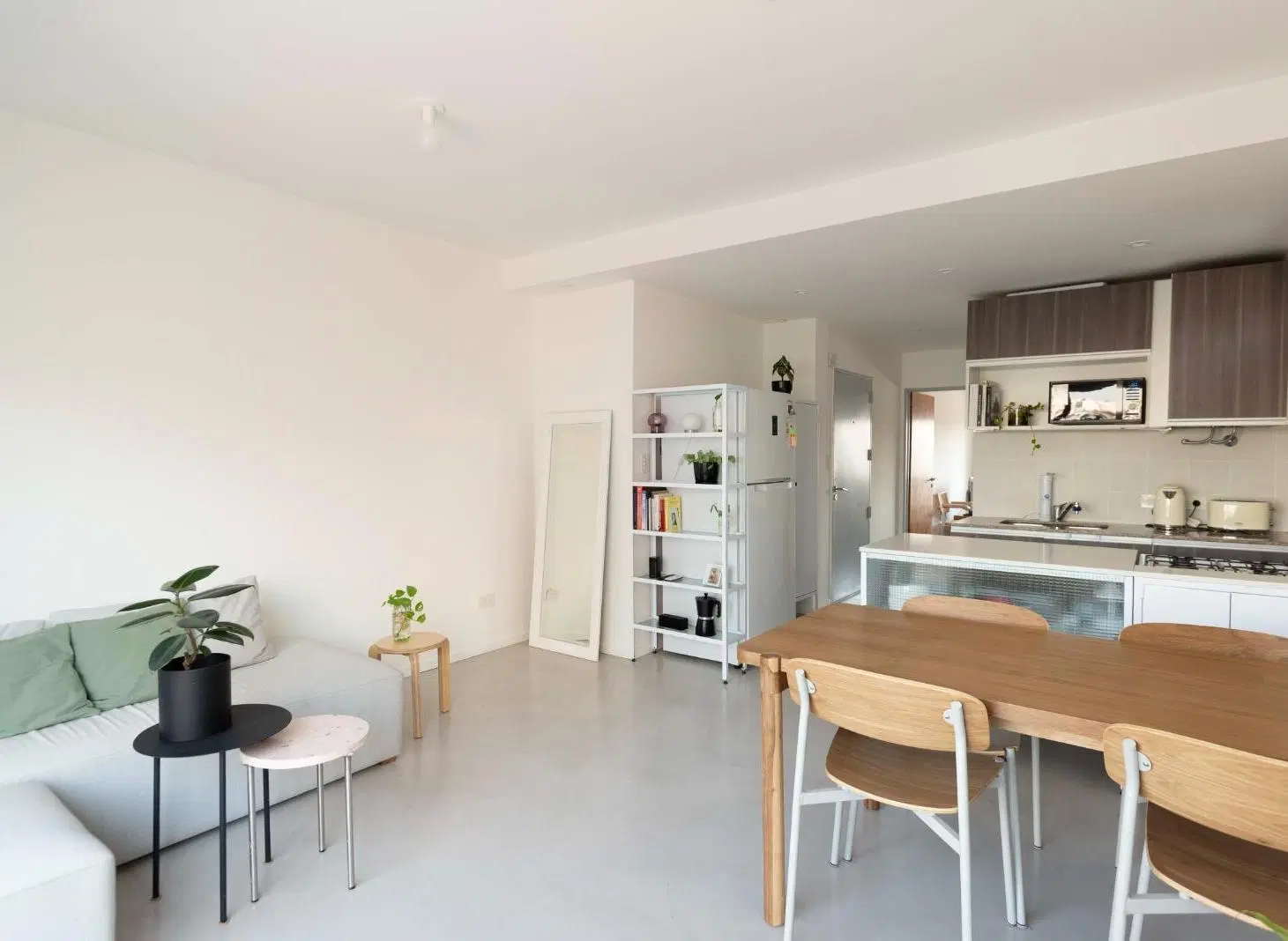 Depto 2 amb semipiso con balcón y terraza propia con parrilla 5