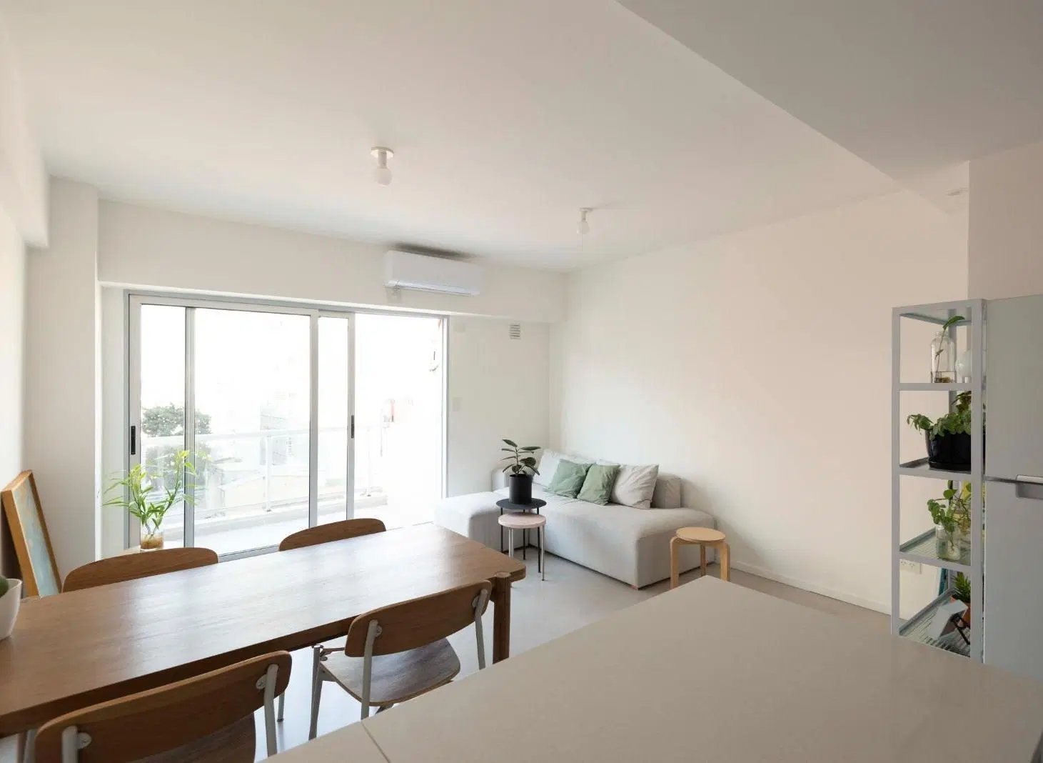 Depto 2 amb semipiso con balcón y terraza propia con parrilla 2