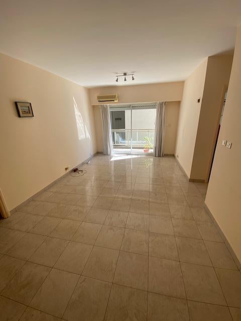 Foto de Amplio 2 amb. categoría con balcón y cochera, imagen 2