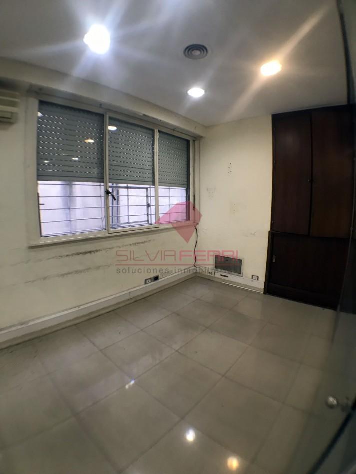 Venta Oficina. Planta Libre Subdividido en 5 Ambientes + Kitchenette + 2 Baños 2