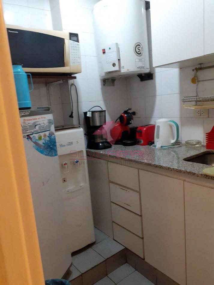 Venta Oficina. Planta Libre Subdividido en 5 Ambientes + Kitchenette + 2 Baños 3