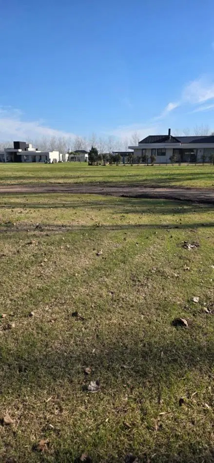 TERRENO EN VENTA EN HARAS DE FUNES, CLUB DE CAMPO AMENITIES - SEGURIDAD 24 HORAS 1.100 M2 L68 5