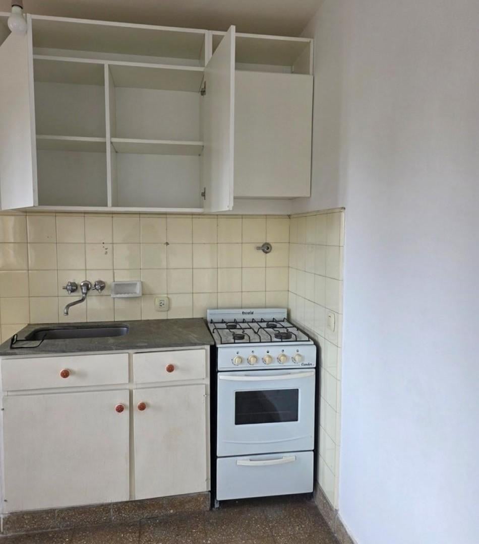 Foto de VENDO DEPARTAMENTO AL FRENTE 1 DORMITORIO - CALLAO 1400 - B. LOURDES, imagen 2