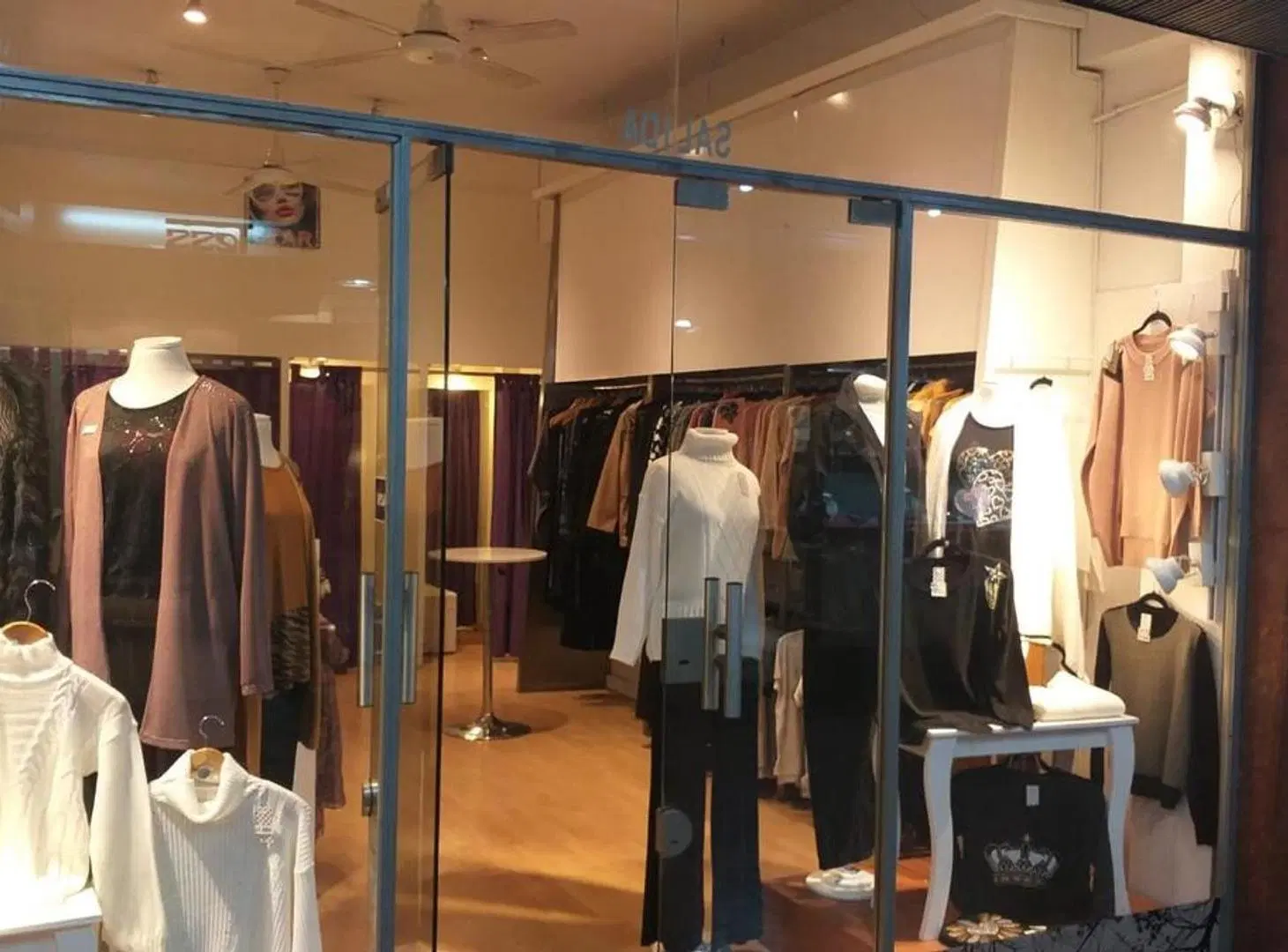 Alquiler local comercial - FLORES 2