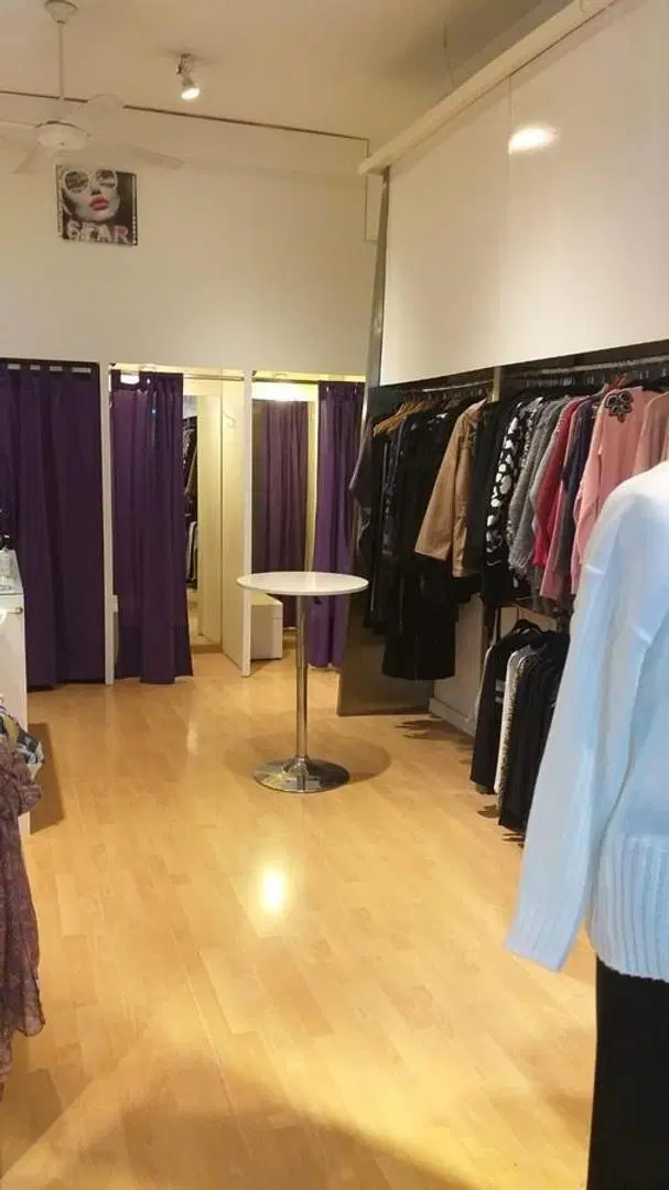 Alquiler local comercial - FLORES 3