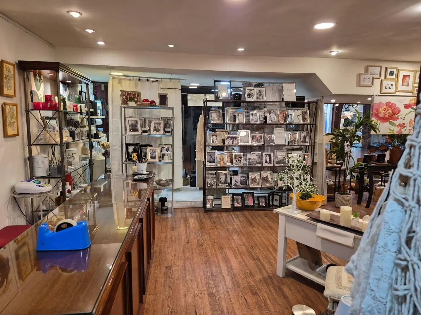 Venta local comercial - FLORES 3