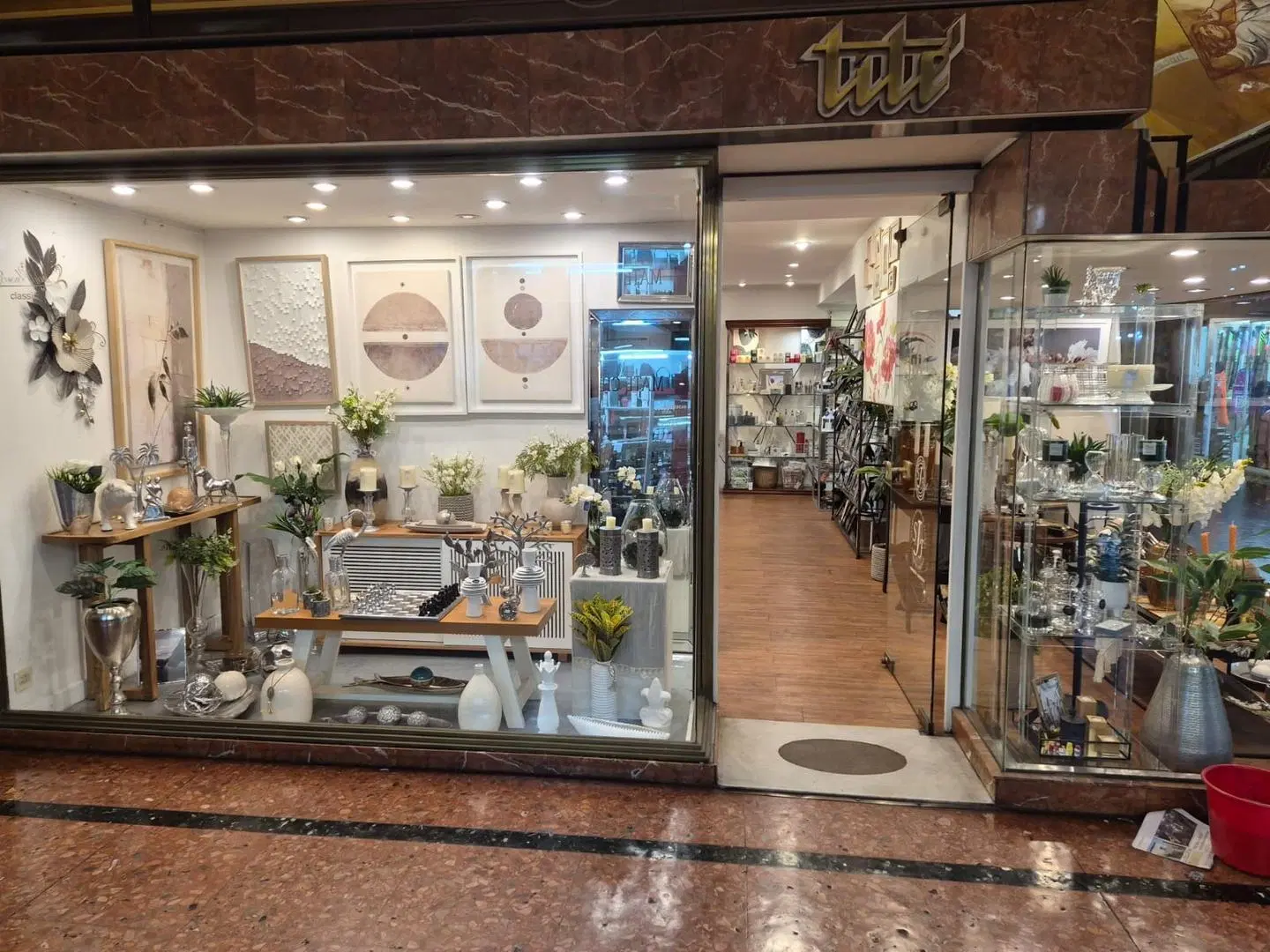 Venta local comercial - FLORES 4