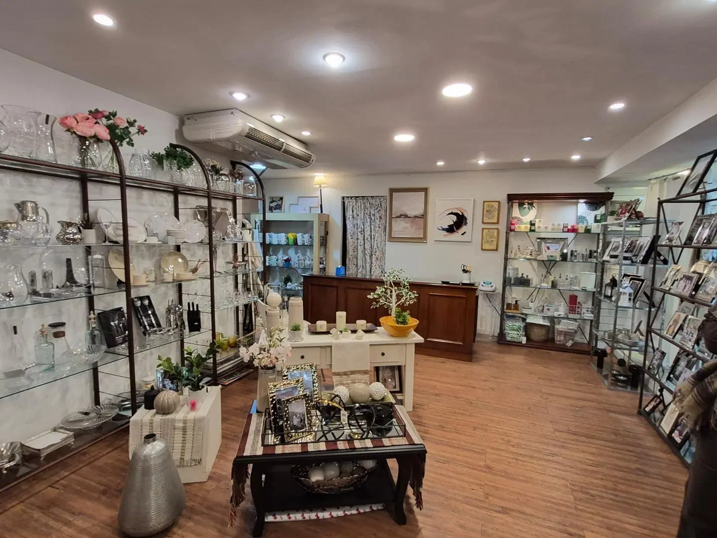 Venta local comercial - FLORES 1